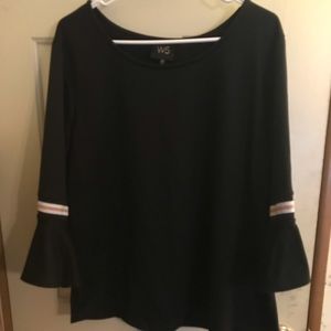 Black 2X top w/ bell sleeves